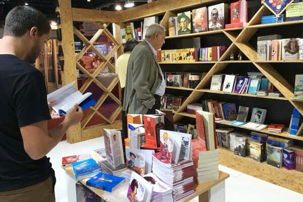 La Sociedad de Escritores del Paraguay prepara eventos de gran nivel en la Feria del Libro - ADN Digital
