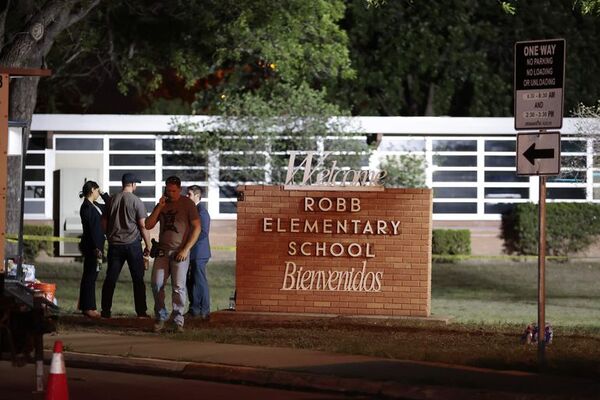 Policía de Texas admite que fue un error no entrar antes al aula del tiroteo - Mundo - ABC Color