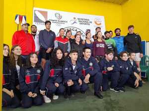 Remistas del Club Pacú Cuá reciben indumentarias
