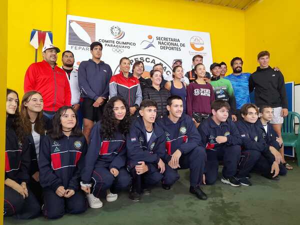 Remistas del Club Pacú Cuá reciben indumentarias