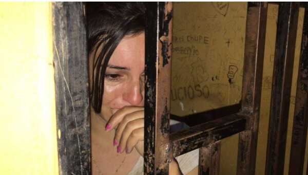 Mujer apresada por maltratar a su ména niega denuncia: “Ni una gallina sé matar”