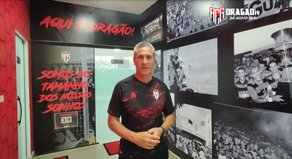 El DT de Atlético Goianiense elogia a Olimpia y nombra a Derlis González