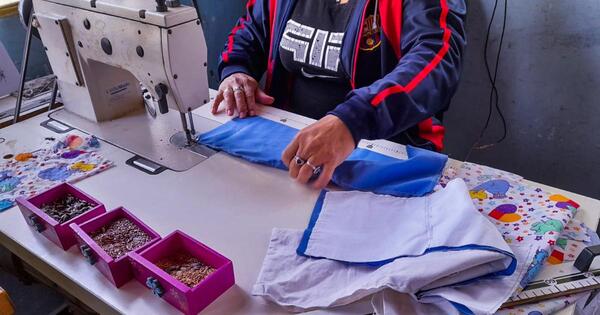 Reclusas fabrican creativas bolsas de semillas para combatir dolores
