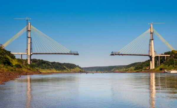 Calzada del Puente de la Integración está a 100 metros de unirse