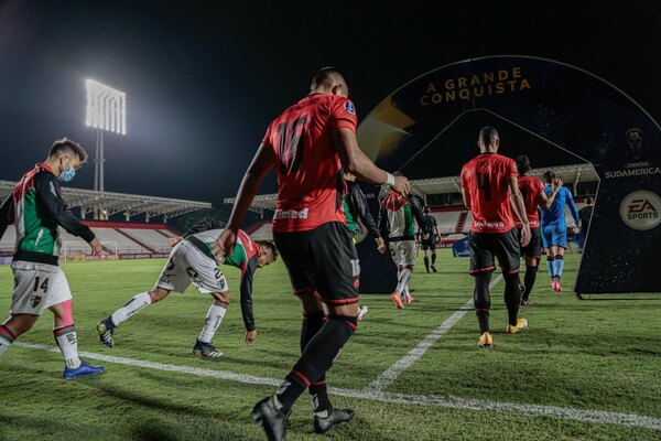 El saludo de Goianiense a Olimpia con una dedicatoria sobre el 'poeta del gol'
