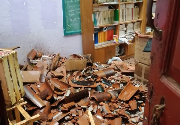 Cae techo de escuela en San Pedro del Paraná - Noticiero Paraguay