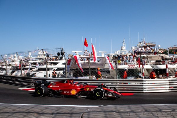 Charles Leclerc domina los entrenamientos en el gran premio de 'casa'