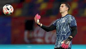 Crónica / “Dibu” Martínez le respondió a Kylian Mbappé
