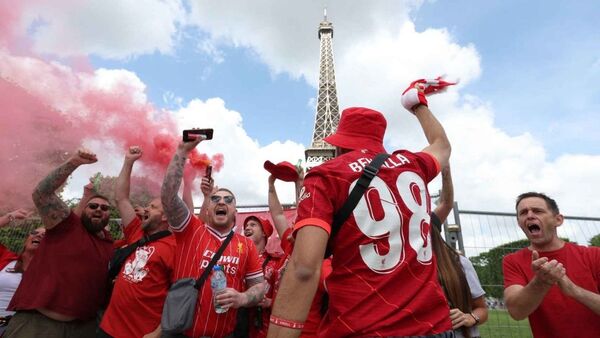 La afición del Madrid y del Liverpool ya calienta en las calles de París - El Independiente