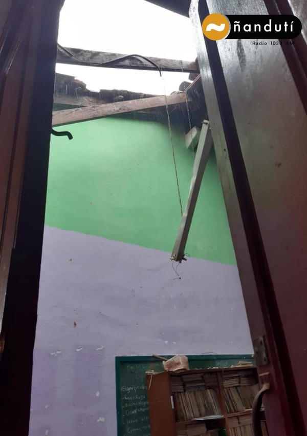 Se vino abajo el techo de una escuela en San Pedro - El Independiente