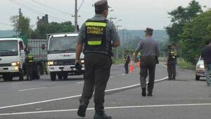 Crónica / Tarado al volante: Le chocó a agente de la Caminera y rajó como cobarde