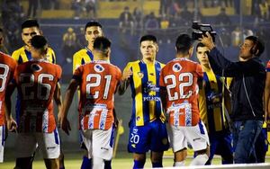 Luqueño vuelve a frenarse y el equipo de Zahzú deja dudas ante su público •