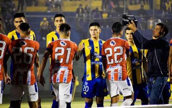 Luqueño vuelve a frenarse y el equipo de Zahzú deja dudas ante su público •