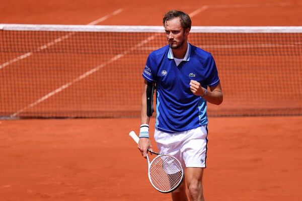 Medvedev avanza con paso firme a los octavos de final de Roland Garros - Tenis - ABC Color