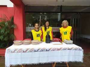 Feria de platos a beneficio del CENADE frente a la Plaza de Armas