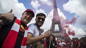 Los hinchas de Real Madrid y Liverpool ya calientan en las calles de París