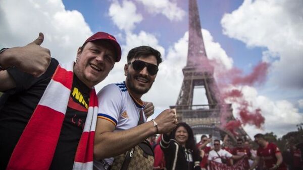 Los hinchas de Real Madrid y Liverpool ya calientan en las calles de París