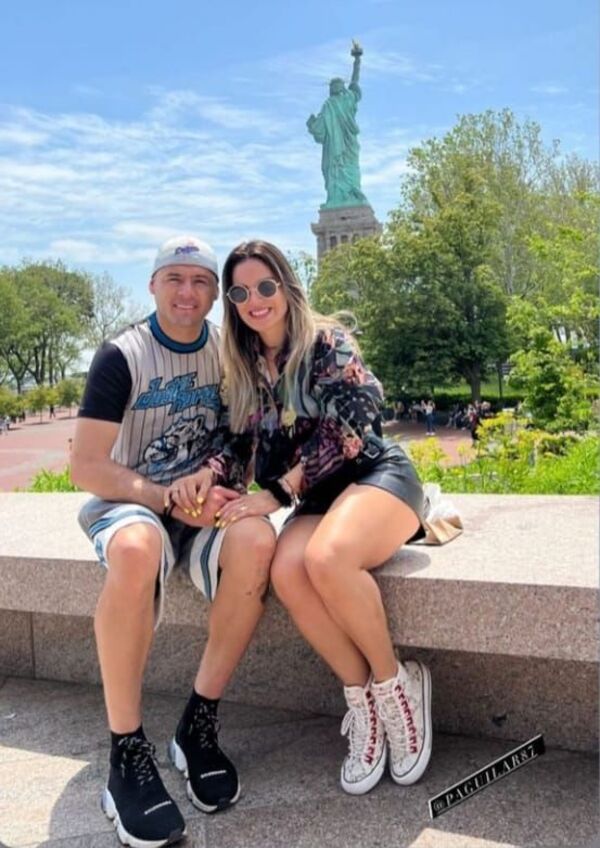 El futbolista Pablo Aguilar y su esposa pasean por Nueva York - Gente - ABC Color