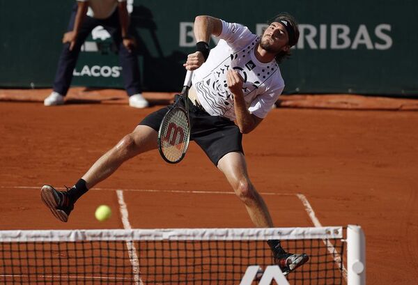 Tsitsipas a octavos de Roland Garros sin sufrir - Tenis - ABC Color