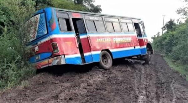 Pobladores de Escobar reclaman a sus autoridades reparación de caminos rurales - Nacionales - ABC Color