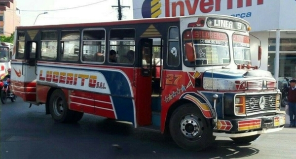 Sexagenaria cayó de un bus y murió