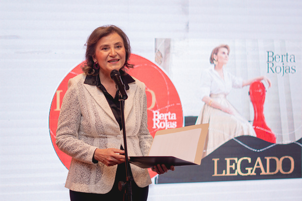 Diario HOY | Berta Rojas presenta "Legado", homenaje a dos pioneras de la guitarra clásica