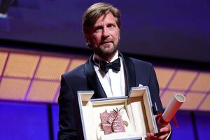Ruben Ostlünd gana en Cannes su segunda Palma de Oro con “Triangle of sadness” - Cine y TV - ABC Color