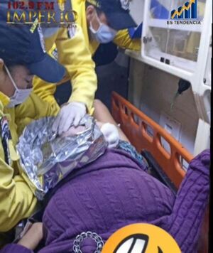 Mujer dio a luz en ambulancia de bomberos - Radio Imperio