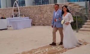 Se casó la  “piloto miss” en las playas de Cancún
