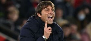 Antonio Conte seguirá como técnico del Tottenham