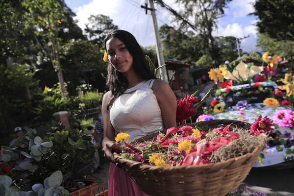 El pequeño pueblo hondureño de Santa Lucía recupera su Festival de las Flores - MarketData
