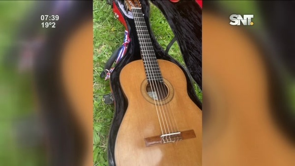 Berta Rojas recuperó su guitarra que le fue robada - SNT