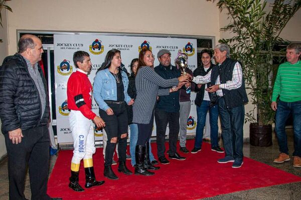 Turf: Seis sueltas locales - Polideportivo - ABC Color