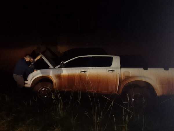 CARLOS A. LÓPEZ: CAMIONETA VOLCÓ EN LA ROTONDA DE ACCESO A LA CIUDAD