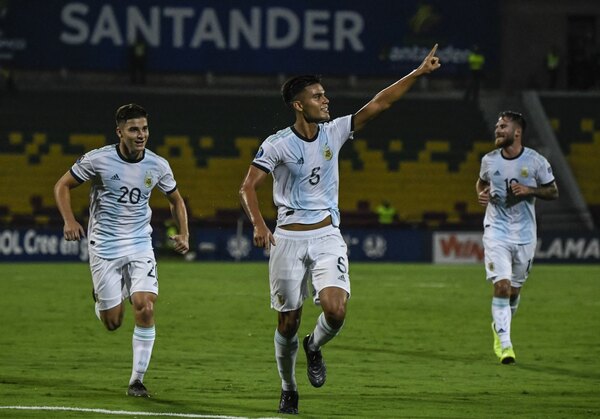 La 'joya' del fútbol argentino que está en la mira de la Albirroja