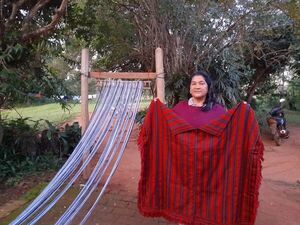 El poncho de 60 listas, la artesanía paraguaya que identifica a Piribebuy - Nacionales - ABC Color