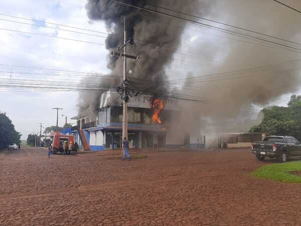 Se incendia un comercio en Santa Rita - La Clave