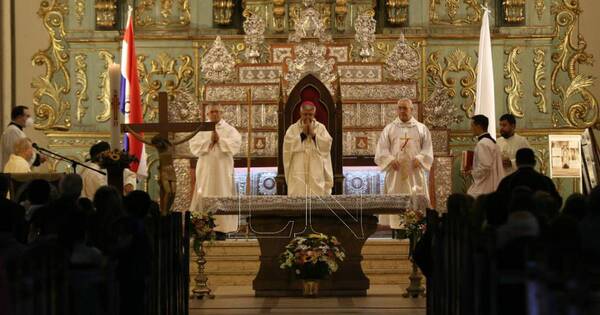 La Nación / El primer cardenal del Paraguay realizó la misa como todos los domingos en Asunción