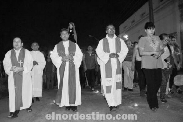 La segunda edición del Camino de las luces se realizó en la ciudad de Concepción y fue acompañada por muchos feligreses