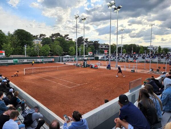 Dani Vallejo avanza a segunda ronda de Roland Garros - Tenis - ABC Color