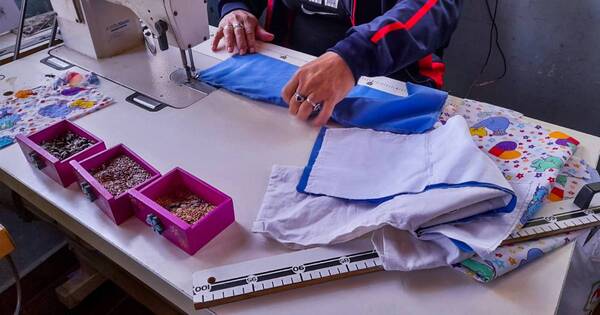La Nación / Reclusas fabrican almohadas terapéuticas que alivianan dolores