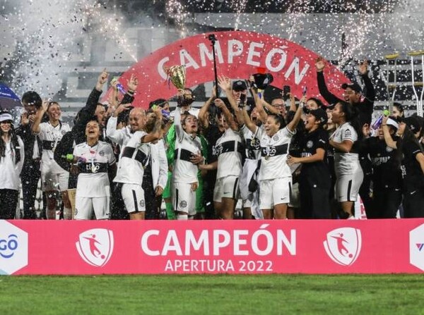 Las Franjeadas levantaron el título de campeón - APF