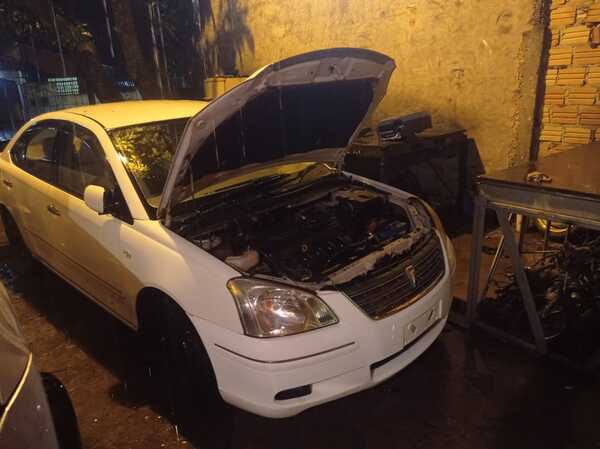 Detienen a presuntos robacoches y recuperan vehículo - Noticde.com