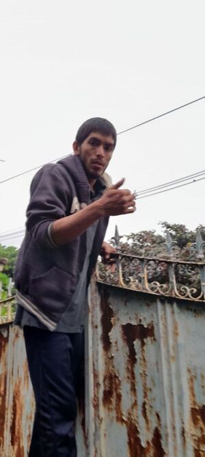 Sorprenden a supuesto ladrón dentro de una casa en Lambaré - Policiales - ABC Color