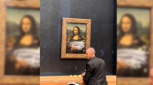 Atacaron a La Gioconda: un visitante le arrojó un trozo de torta a la obra más famosa del mundo