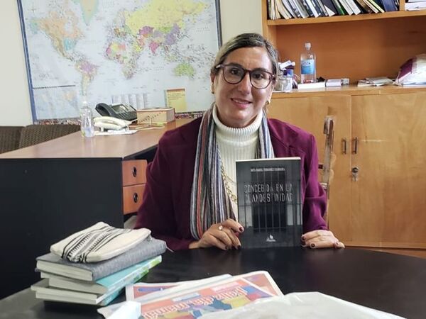 Sofía revela en un libro el calvario de tener un padre comunista en tiempos de Stroessner - Política - ABC Color