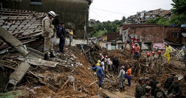 La Nación / Fuertes lluvias en el nordeste de Brasil dejan ya 79 muertos
