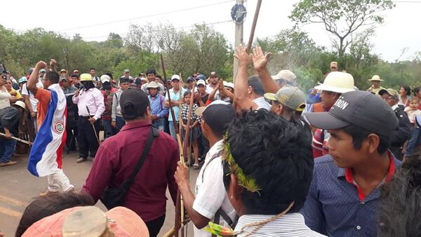 Comunidad Aché y campesinos en conflicto por tierras en Canindeyú