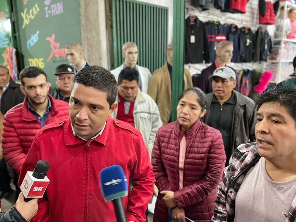 Diario HOY | Desalojarían a comerciantes bolivianos del Mercado 4 por supuestas irregularidades