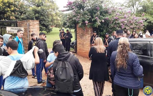 La Policía aborta toma de colegio en Luque •